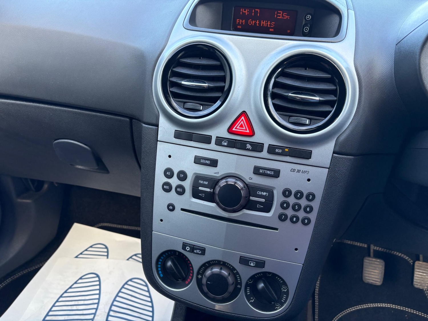 Used Vauxhall Corsa 2011 for sale - 77838798: Photo 24