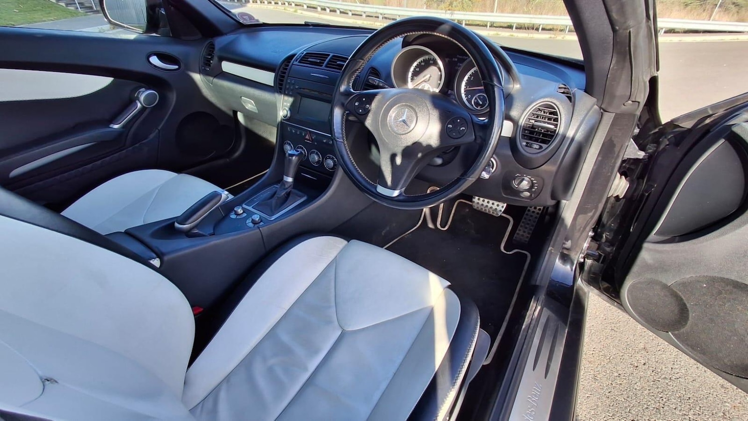 Used Mercedes-Benz SLK 2009 for sale - 76866391: Photo 28