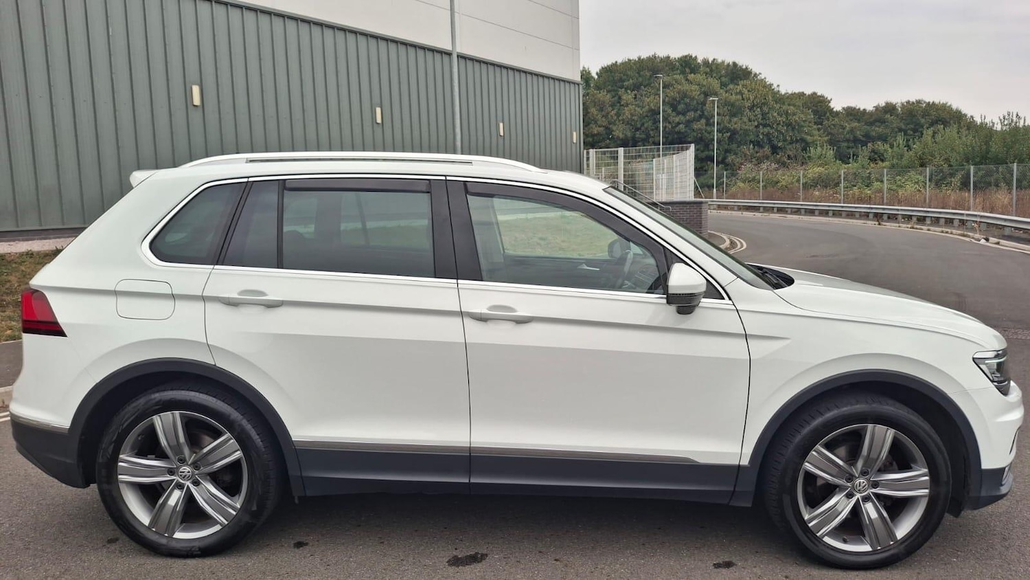 Used Volkswagen Tiguan 2017 for sale - 77454666: Photo 4