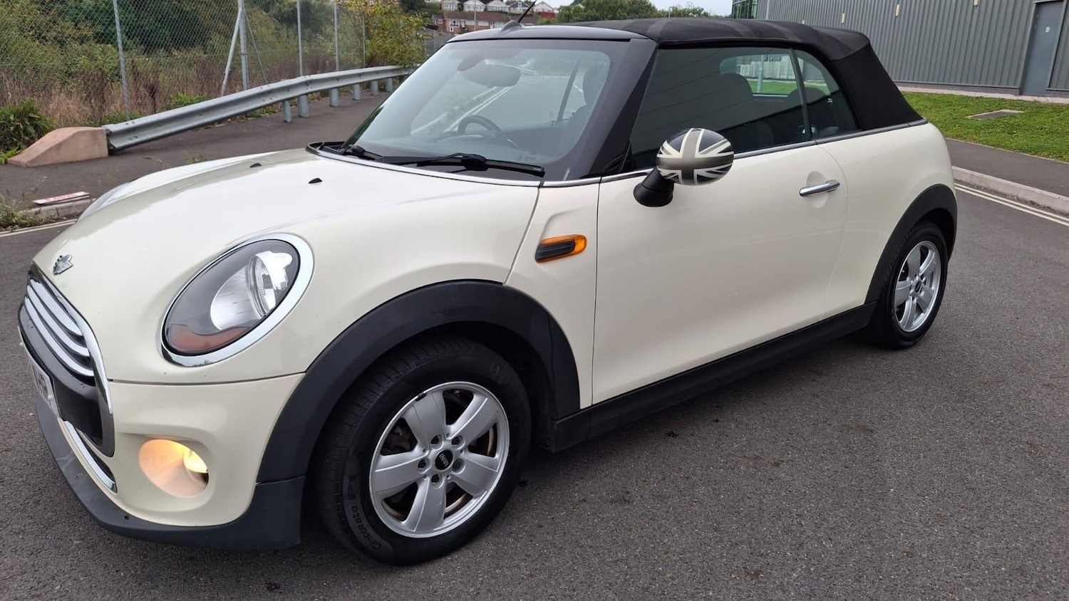Used MINI Convertible 2016 for sale - 77330355: Photo 30