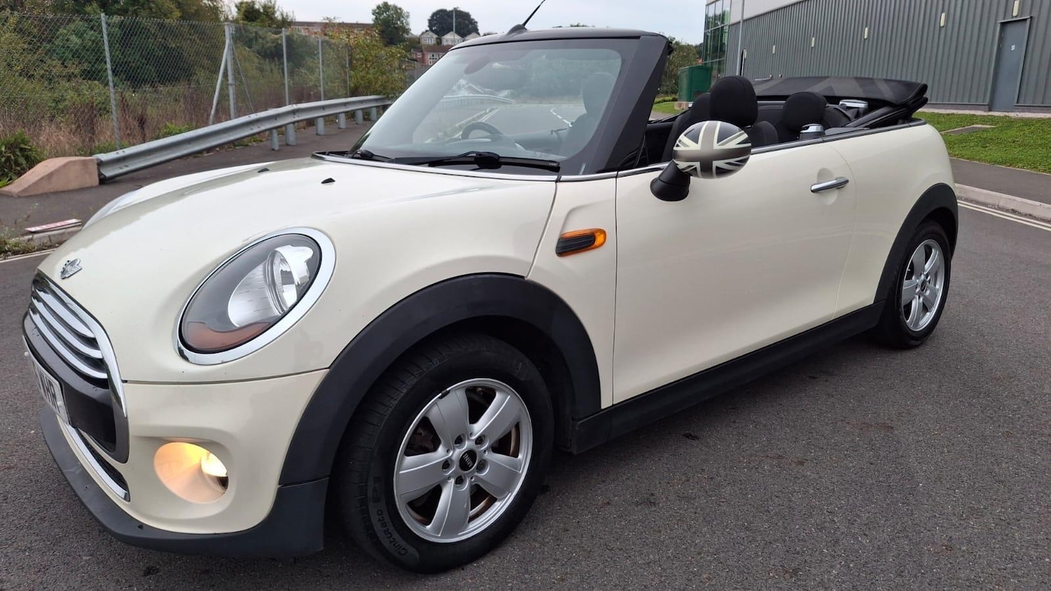 Used MINI Convertible 2016 for sale - 77330355: Photo 4