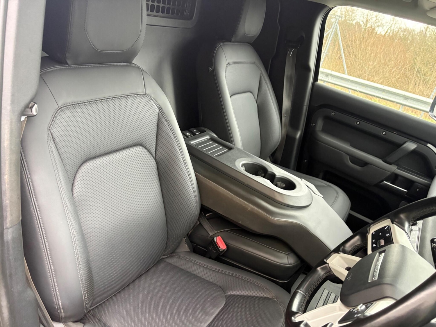 Used Land Rover Defender 2022 for sale - 77267911: Photo 2