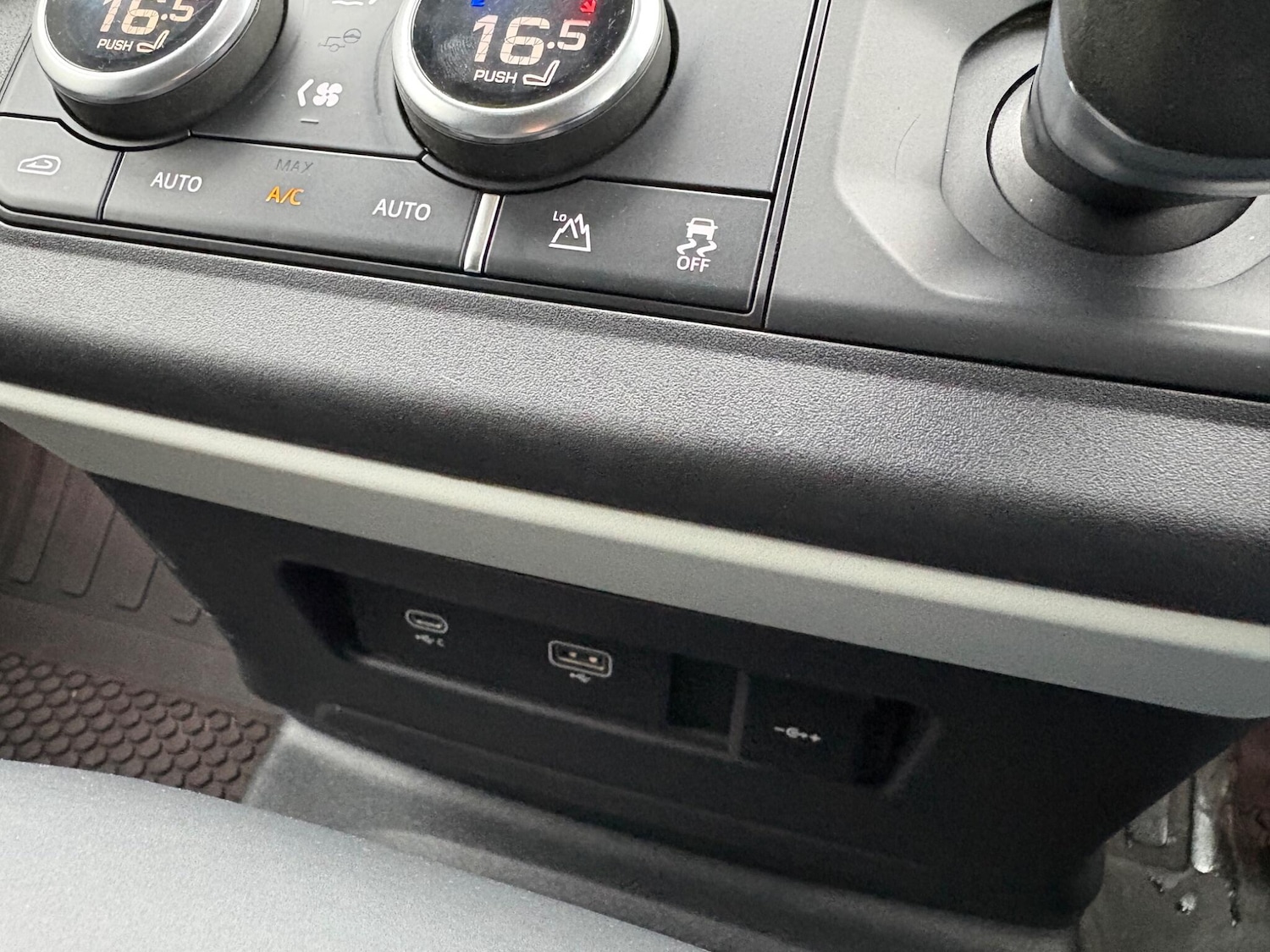 Used Land Rover Defender 2022 for sale - 77267911: Photo 27