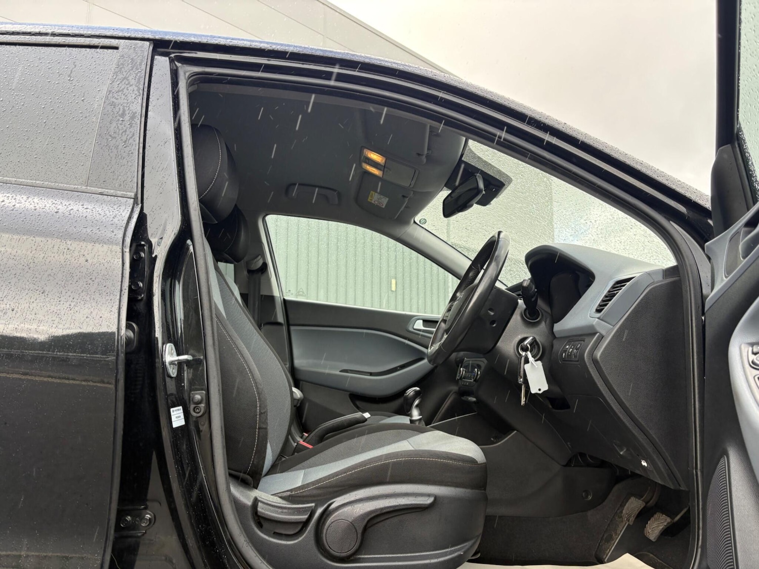 Used Hyundai i20 2016 for sale - 76865561: Photo 41