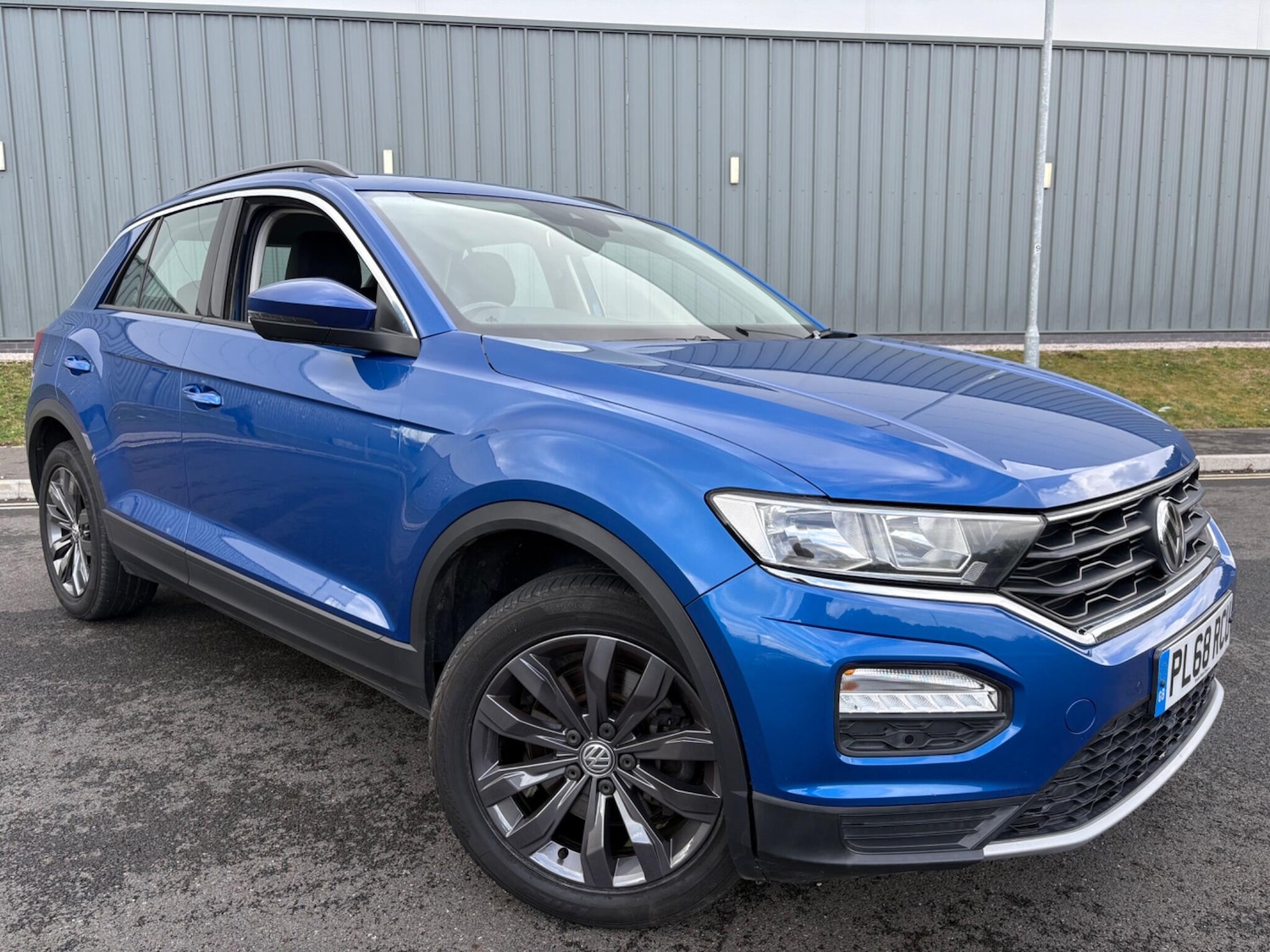 Used Volkswagen T-Roc 2018 for sale - 76865655: Photo 1