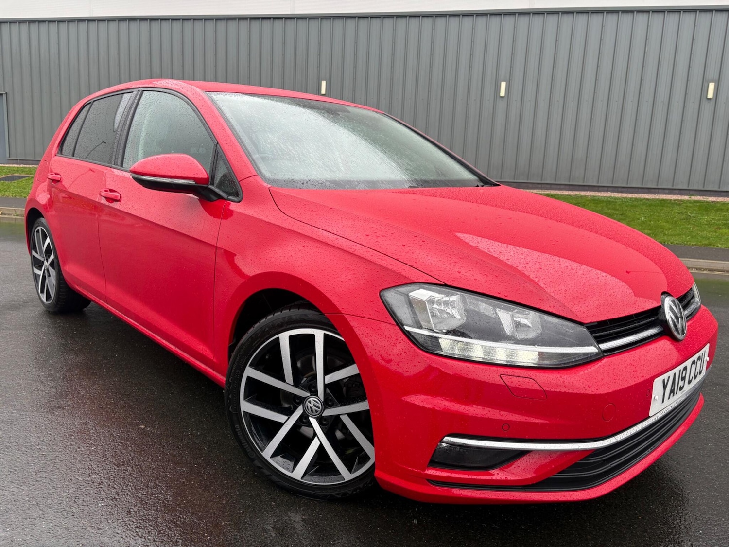 Used Volkswagen Golf 2019 for sale - 77330354: Photo 1