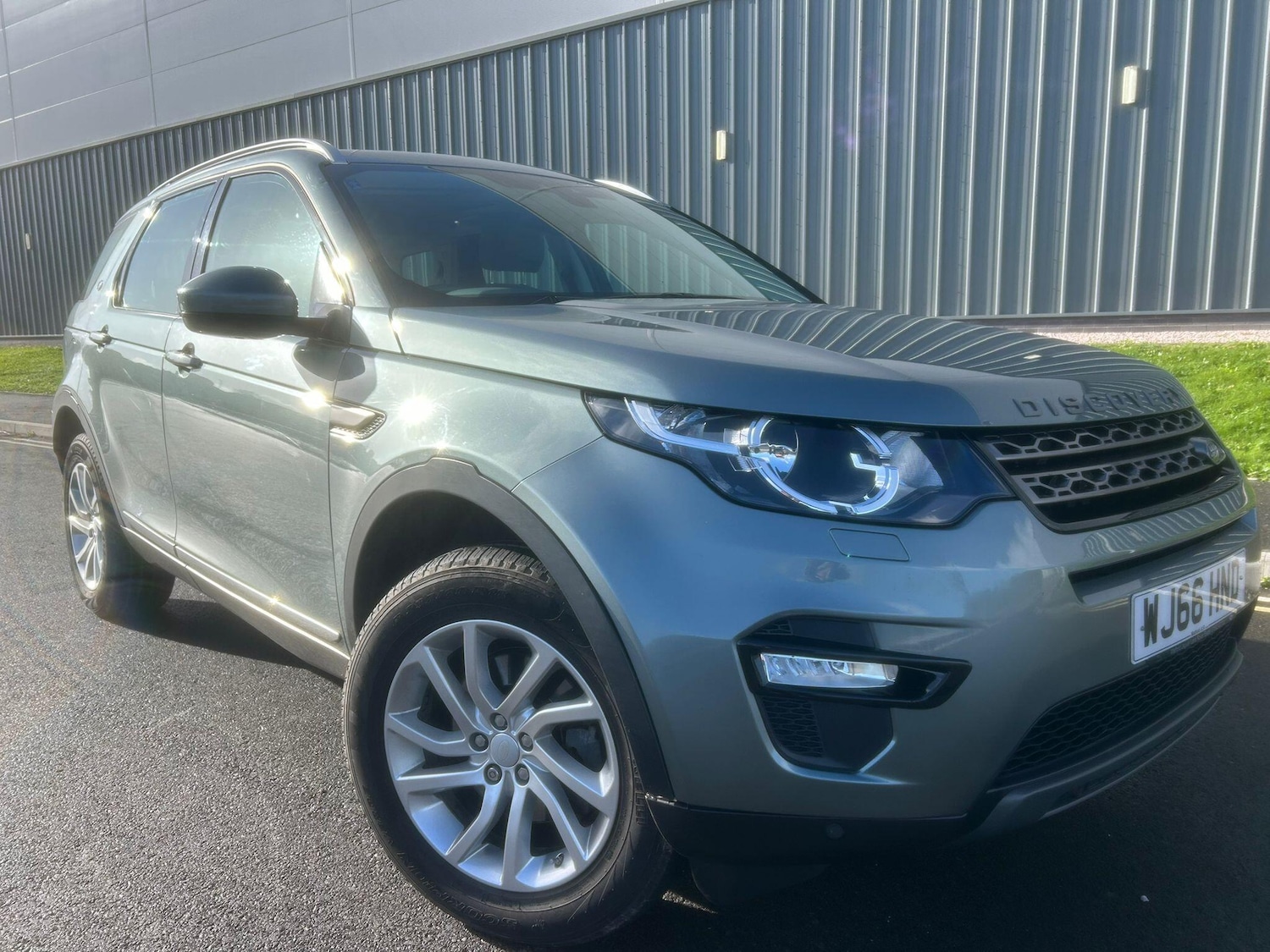 Used Land Rover Discovery Sport 2016 for sale - 76865947: Photo 1