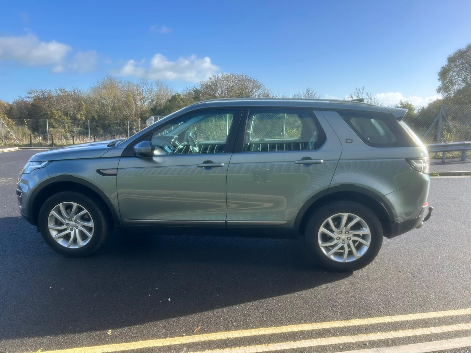 Used Land Rover Discovery Sport 2016 for sale - 76865947: Photo 14