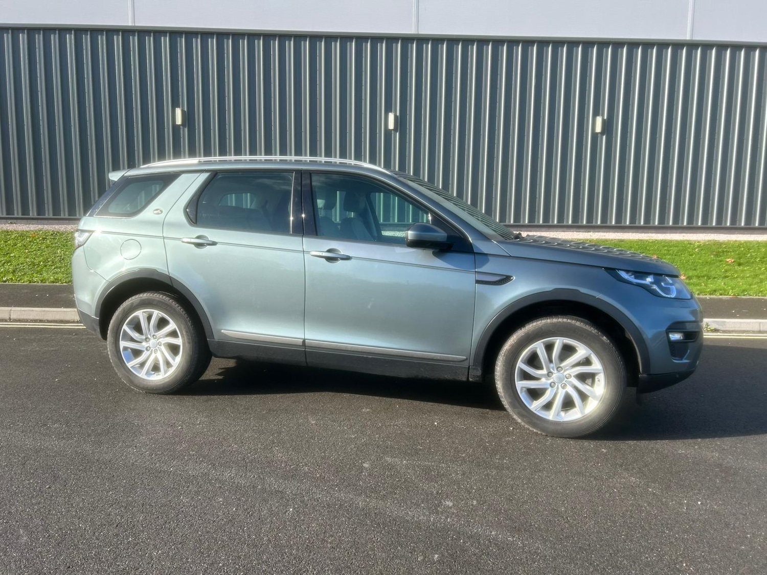 Used Land Rover Discovery Sport 2016 for sale - 76865947: Photo 26