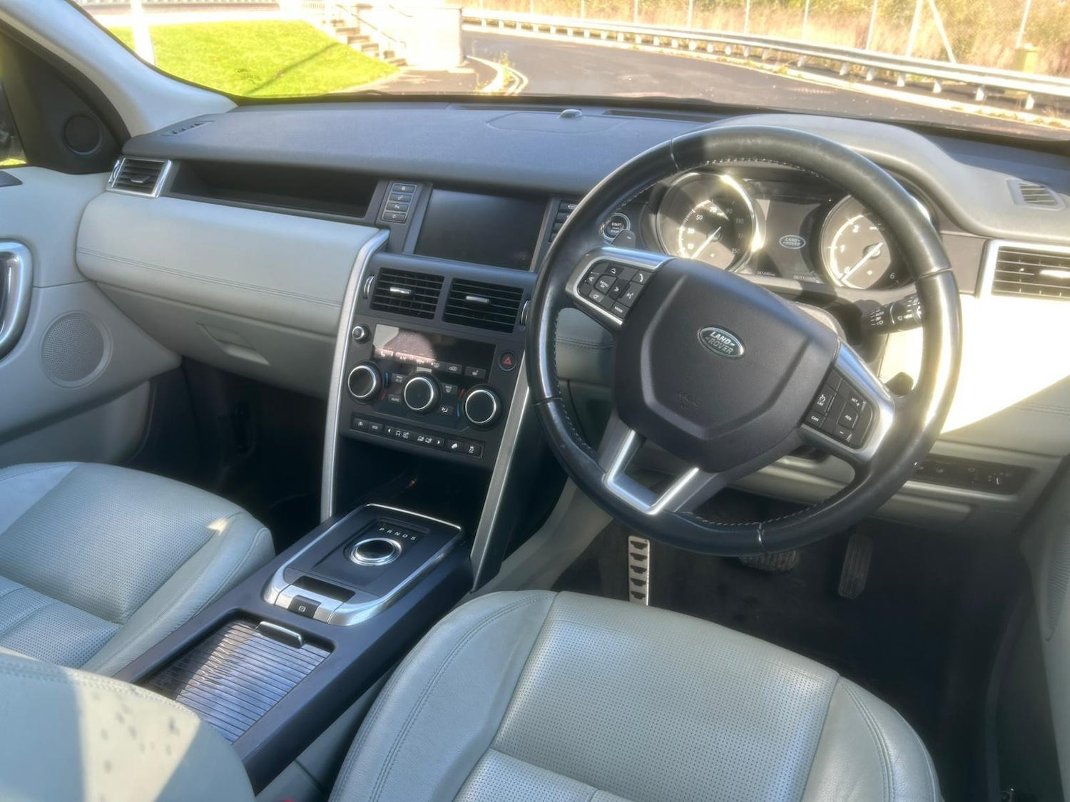 Used Land Rover Discovery Sport 2016 for sale - 76865947: Photo 5