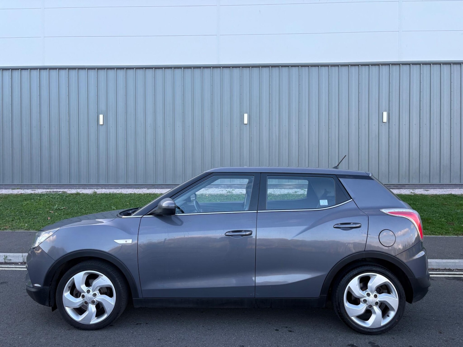 Used Ssangyong Tivoli 2016 for sale - 76866225: Photo 2