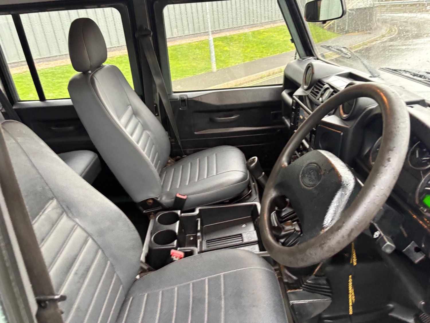 Used Land Rover Defender 2011 for sale - 77267295: Photo 5