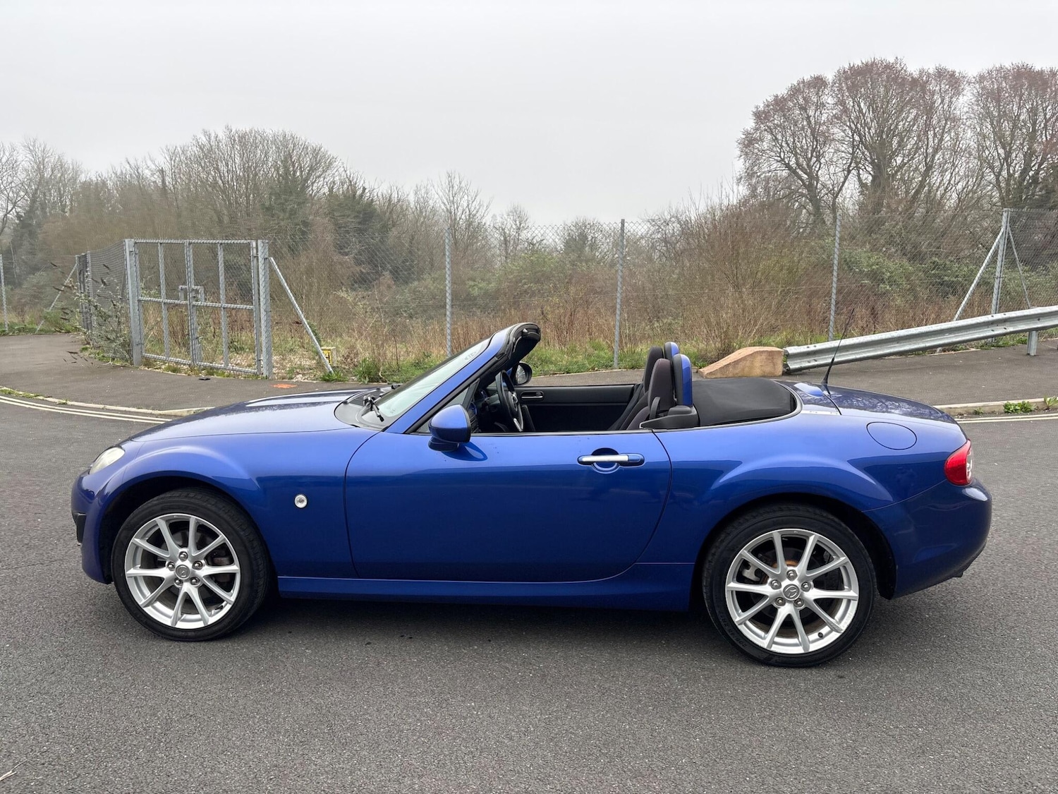 Used Mazda MX-5 2010 for sale - 77939885: Photo 4