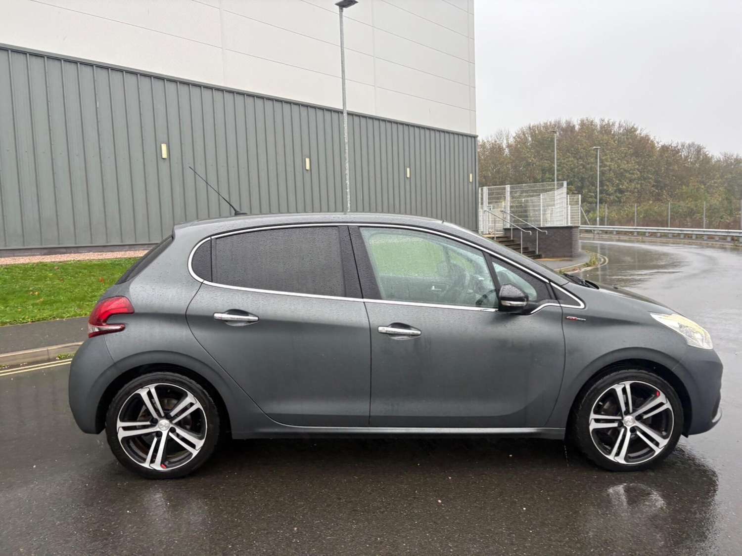Used Peugeot 208 2017 for sale - 76866129: Photo 10