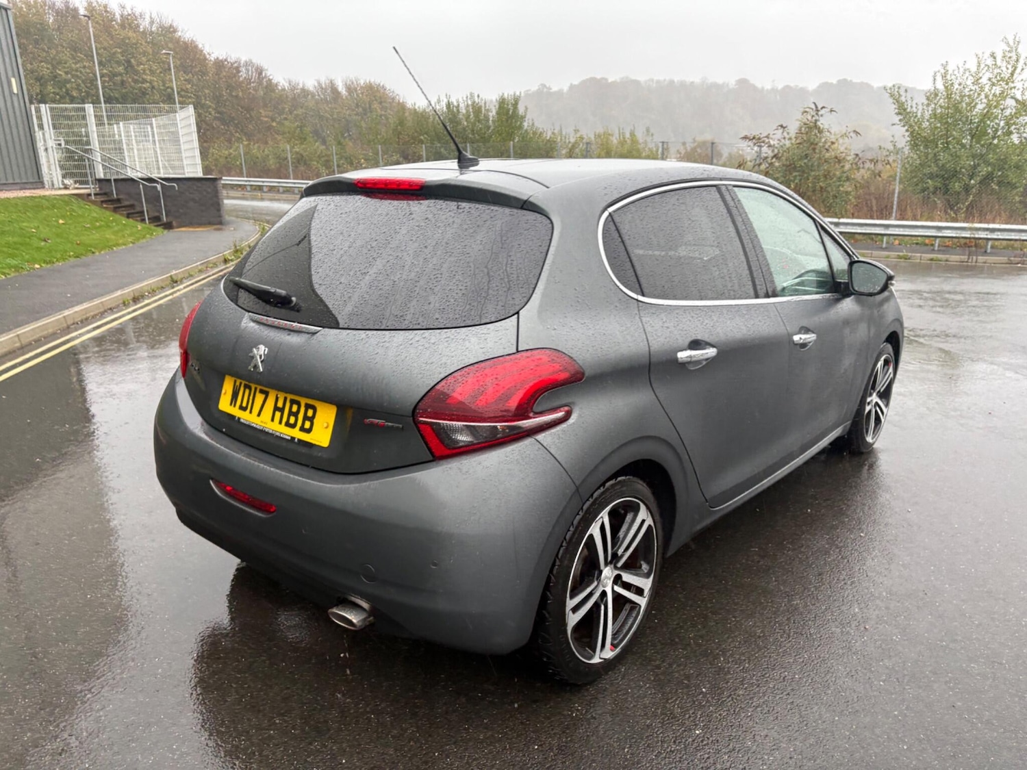 Used Peugeot 208 2017 for sale - 76866129: Photo 12