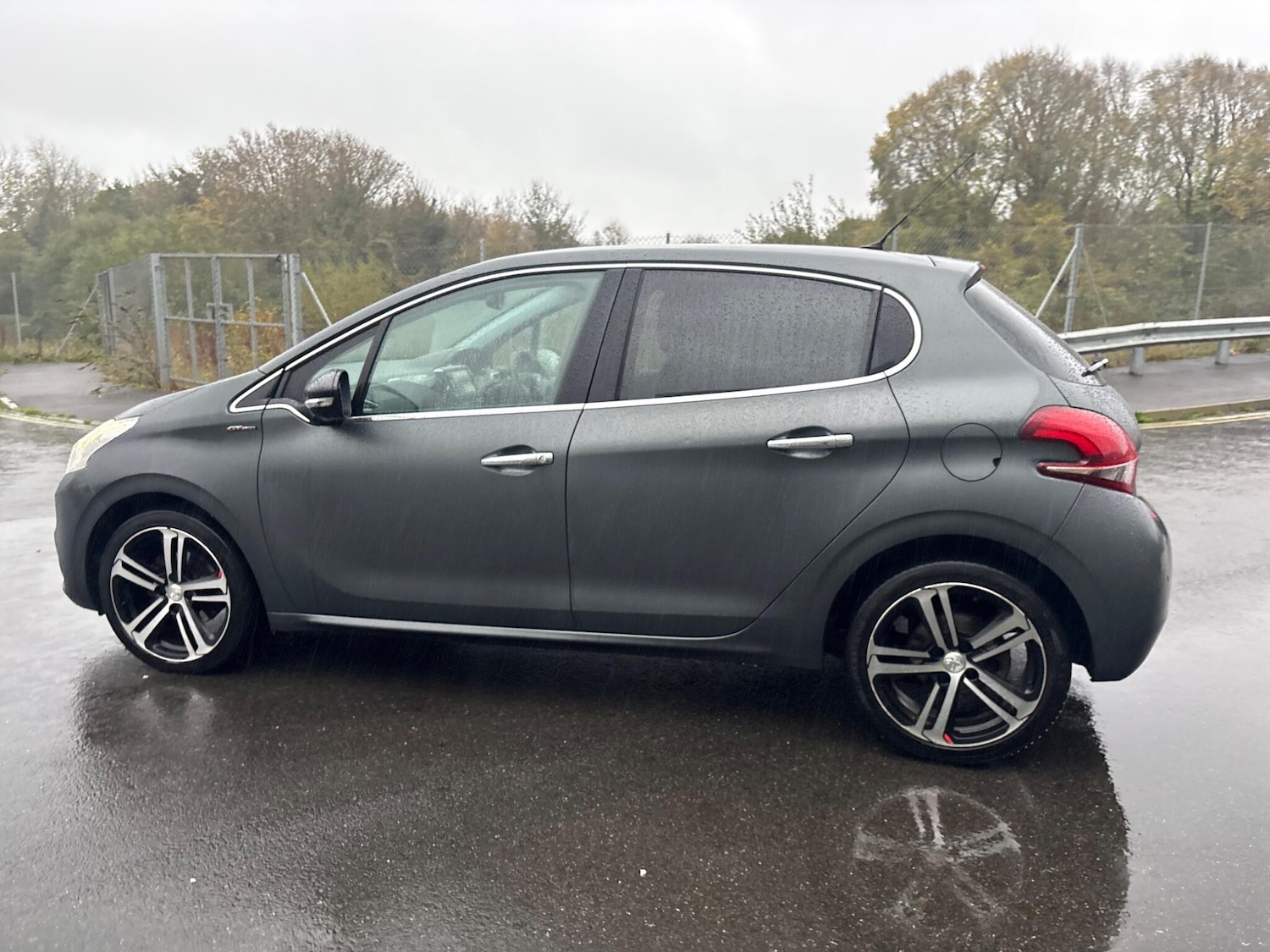 Used Peugeot 208 2017 for sale - 76866129: Photo 16