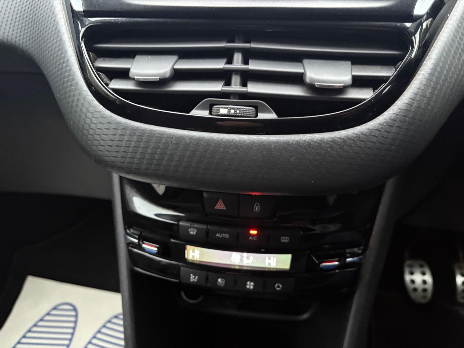 Used Peugeot 208 2017 for sale - 76866129: Photo 25