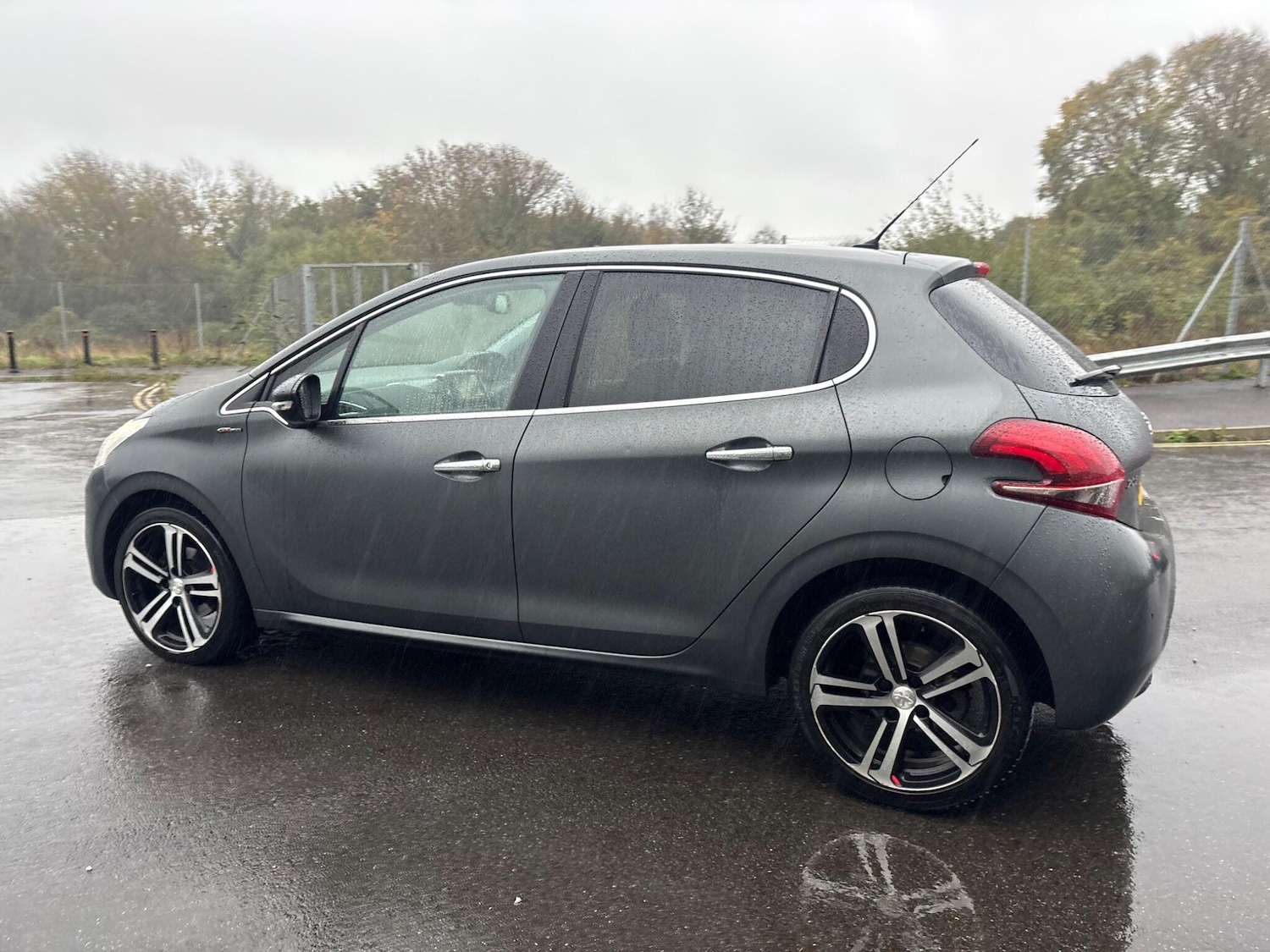 Used Peugeot 208 2017 for sale - 76866129: Photo 36