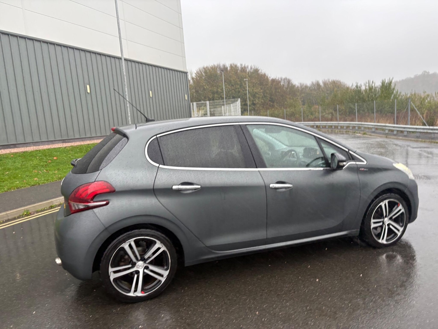 Used Peugeot 208 2017 for sale - 76866129: Photo 41