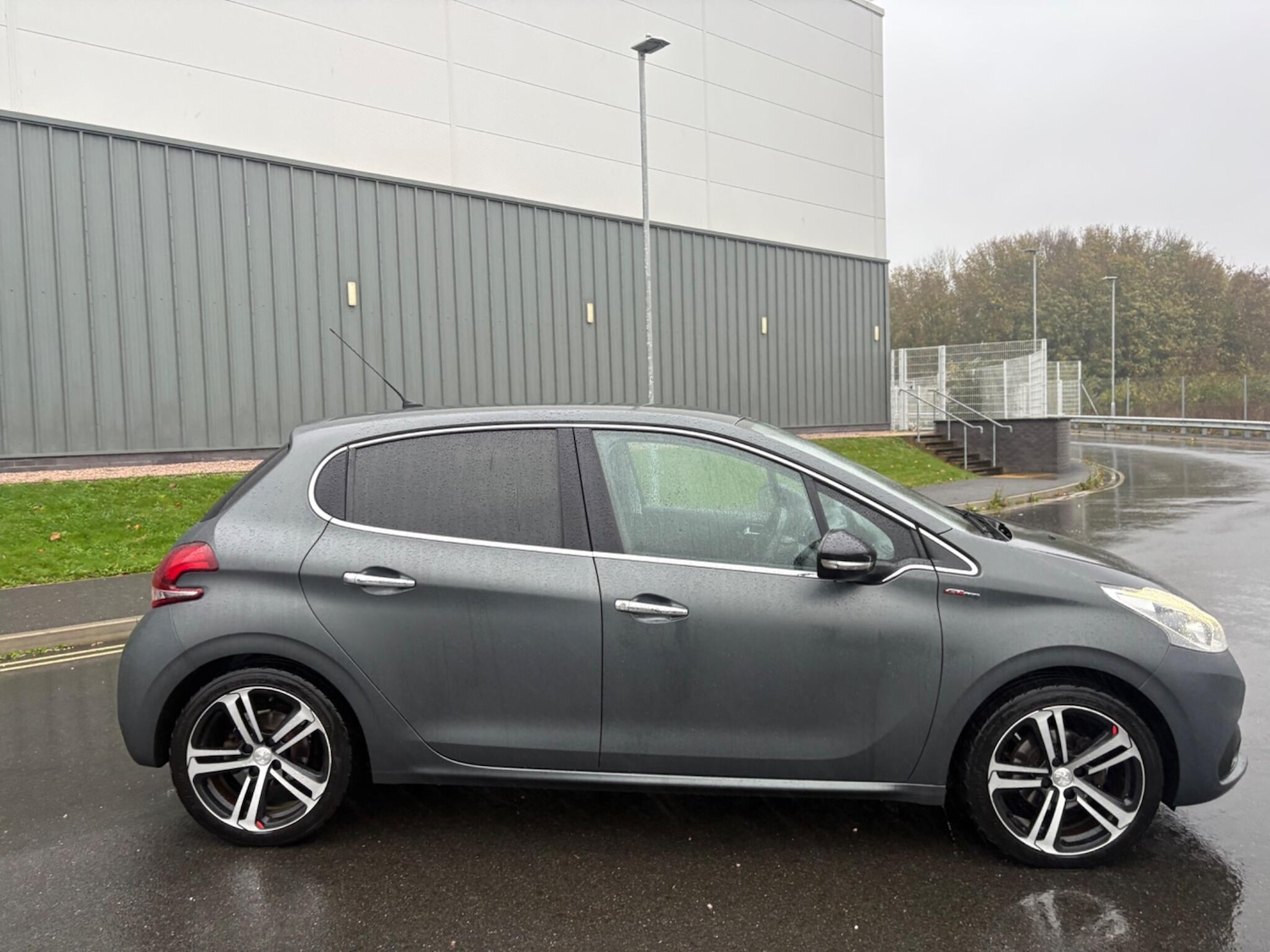 Used Peugeot 208 2017 for sale - 76866129: Photo 8