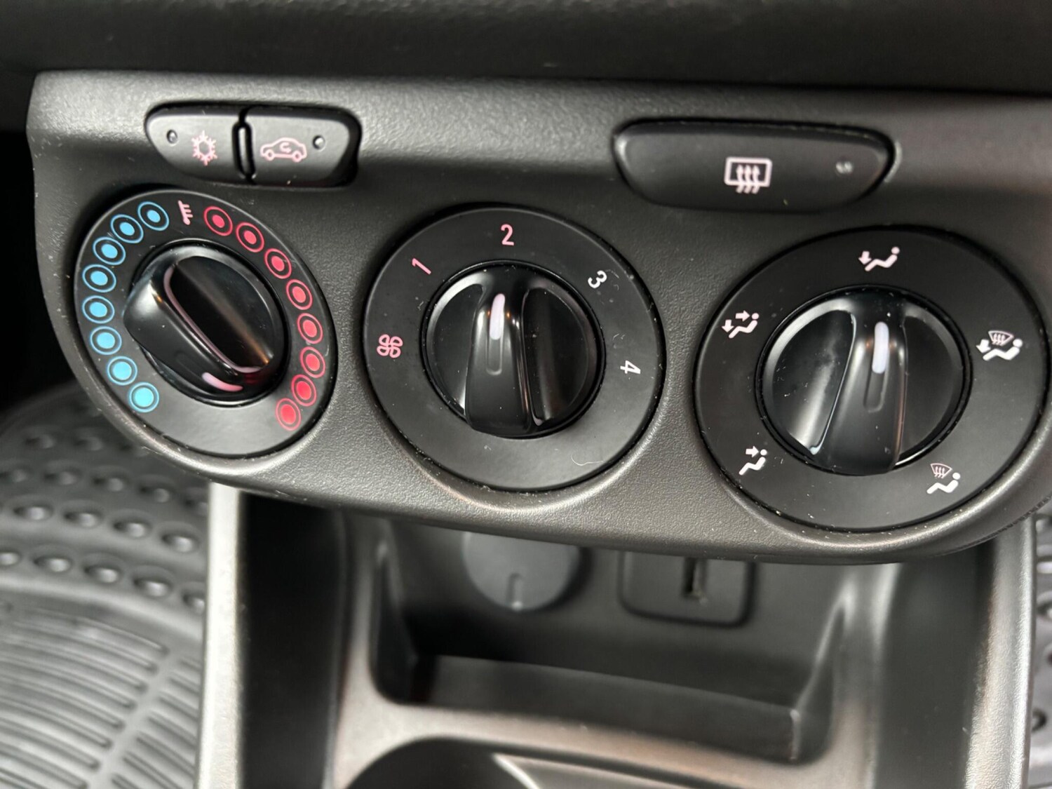 Used Vauxhall Corsa 2017 for sale - 76318144: Photo 40