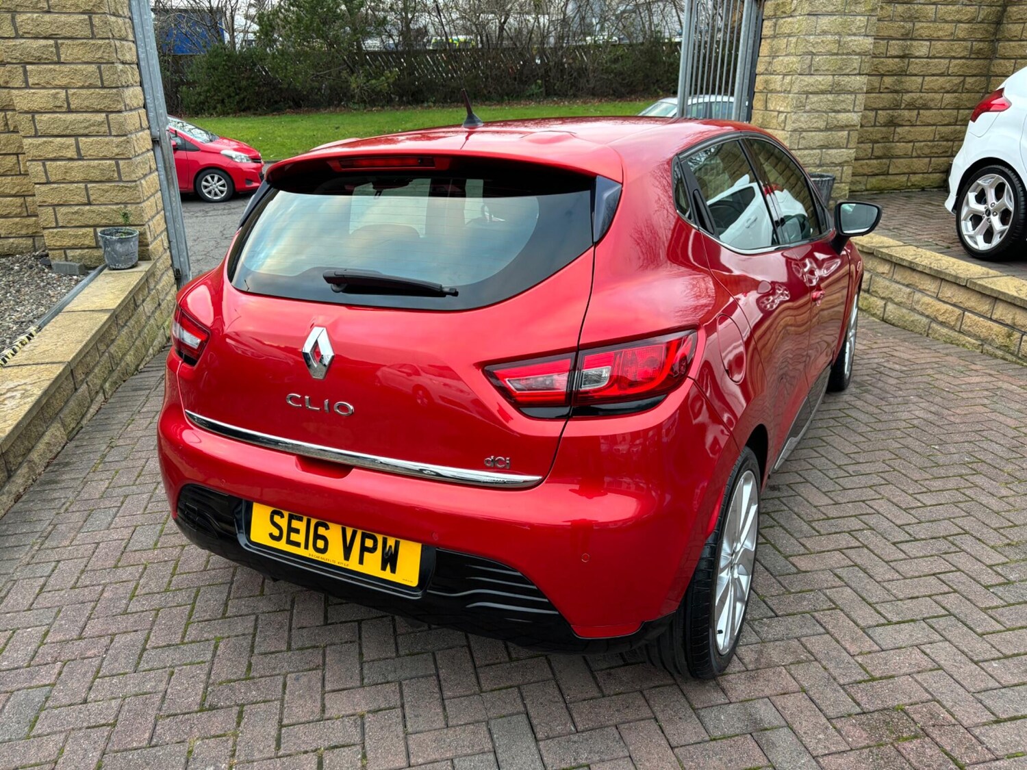 Used Renault Clio 2016 for sale - 76936117: Photo 10