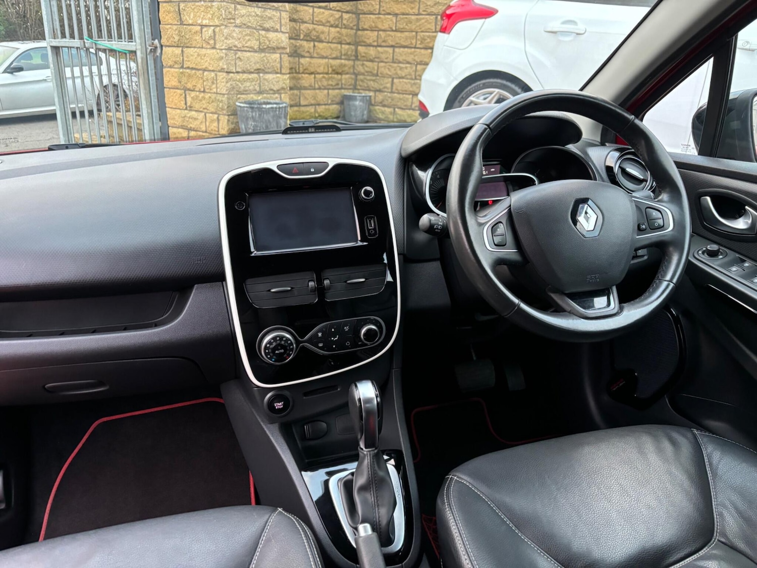 Used Renault Clio 2016 for sale - 76936117: Photo 23