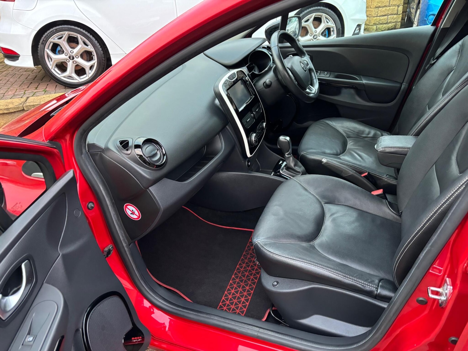 Used Renault Clio 2016 for sale - 76936117: Photo 27