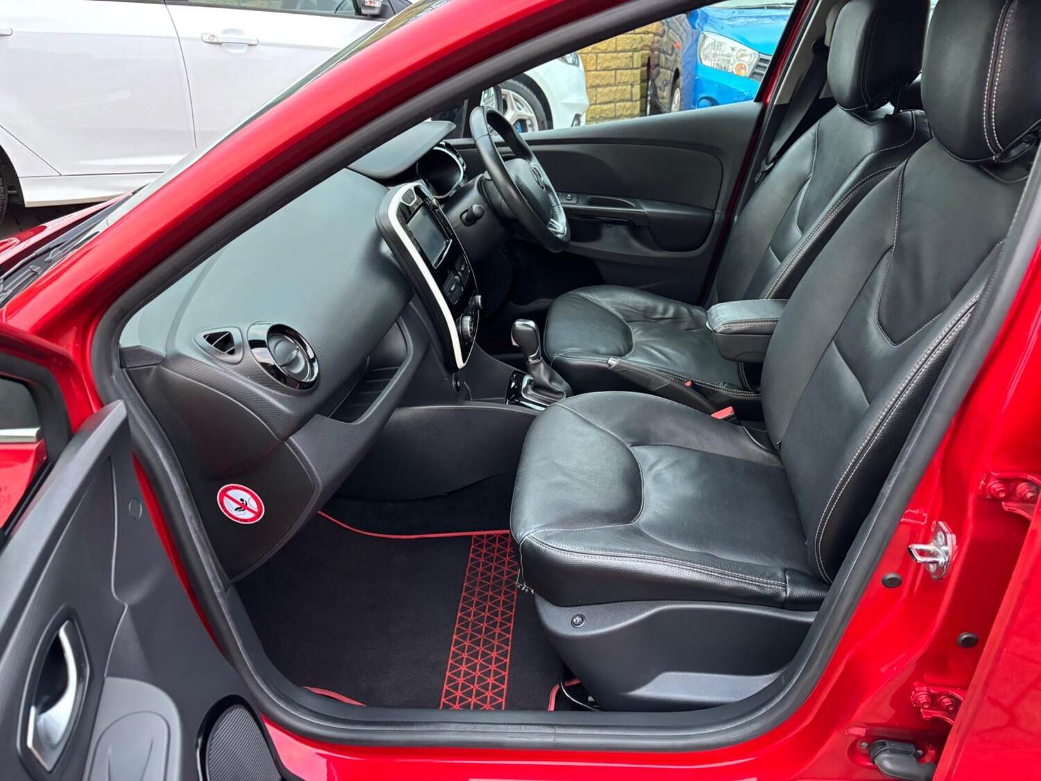 Used Renault Clio 2016 for sale - 76936117: Photo 28