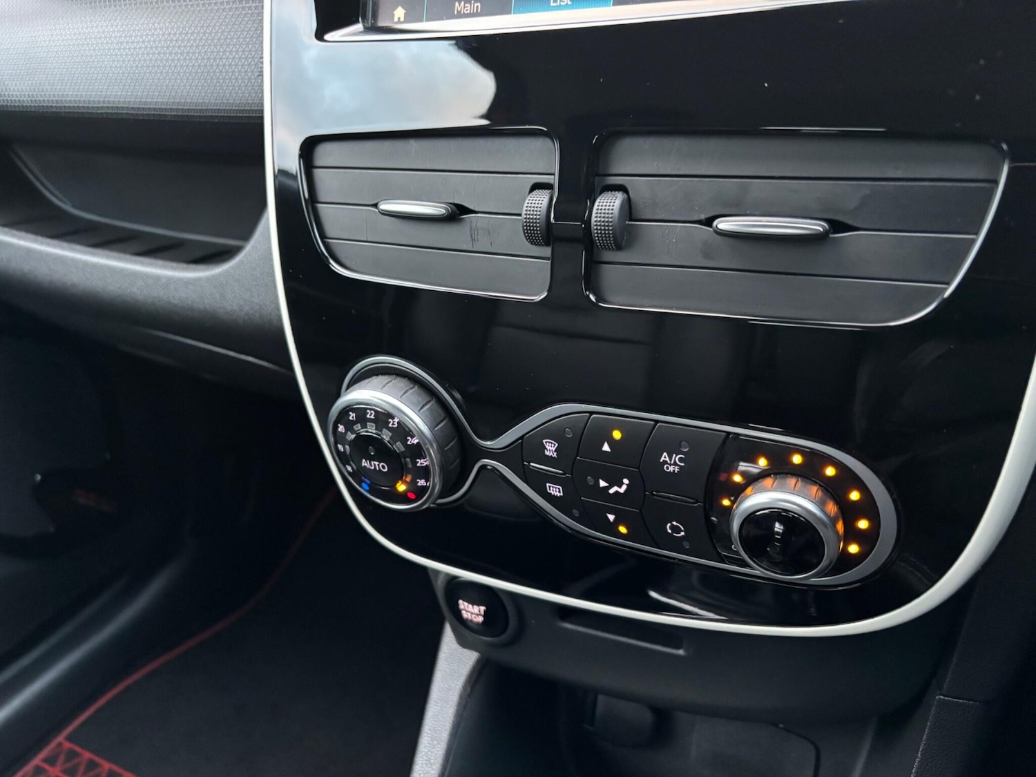 Used Renault Clio 2016 for sale - 76936117: Photo 42