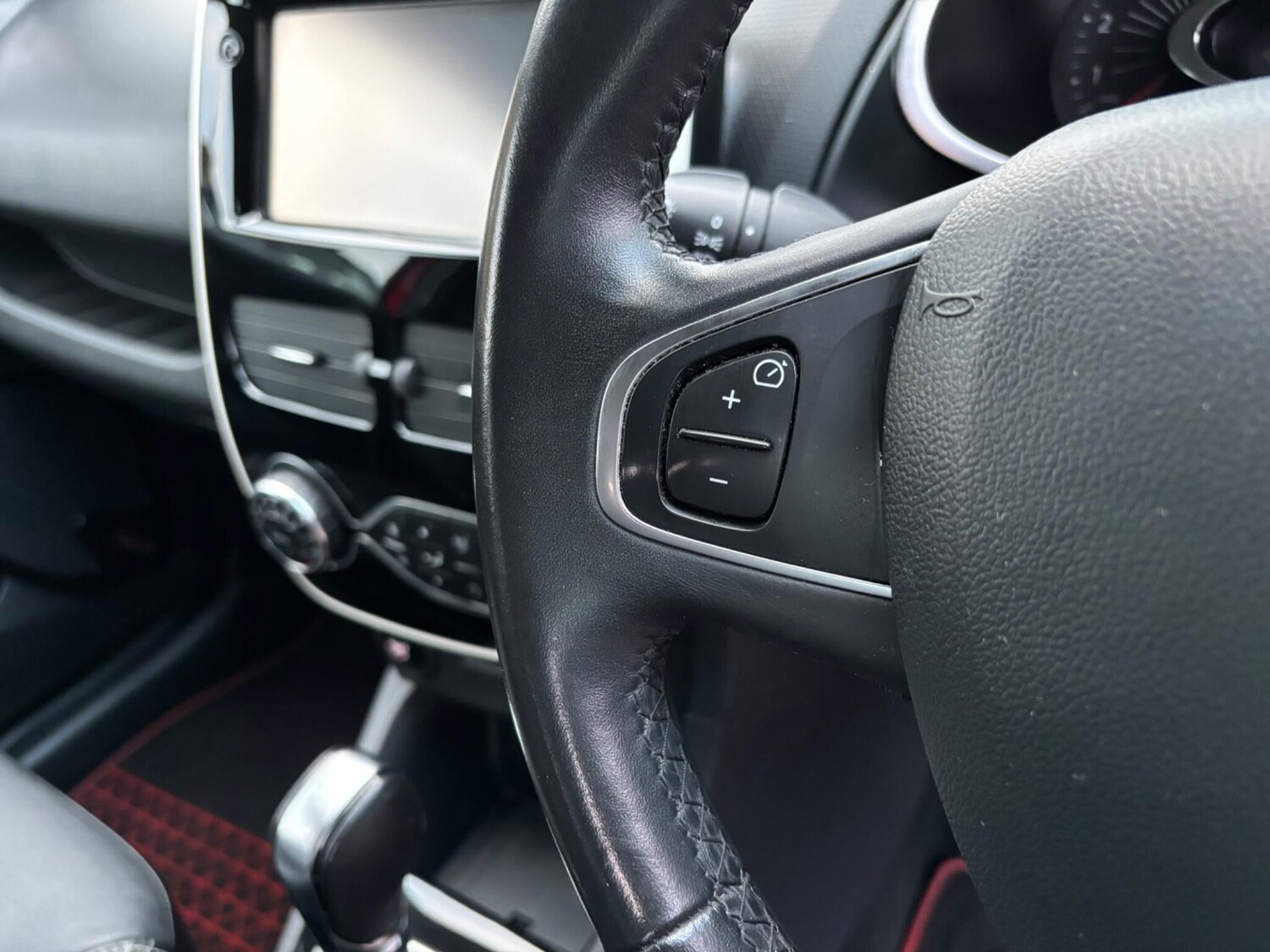 Used Renault Clio 2016 for sale - 76936117: Photo 43