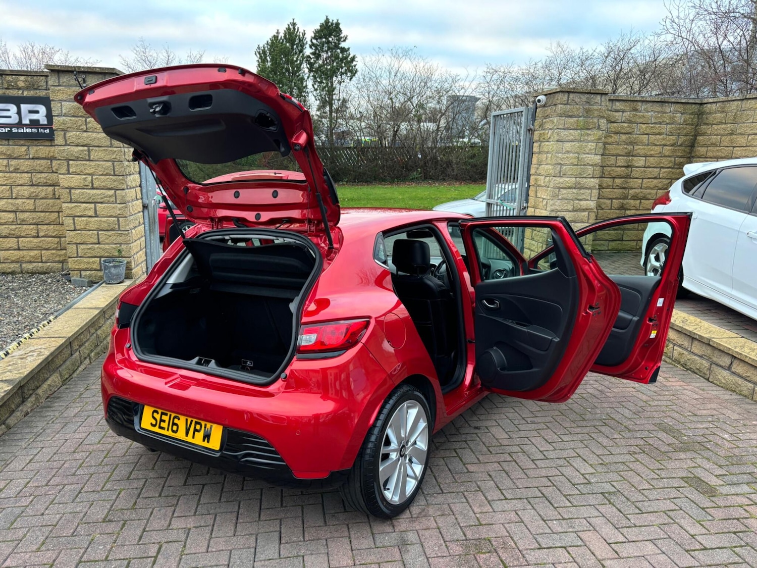 Used Renault Clio 2016 for sale - 76936117: Photo 74