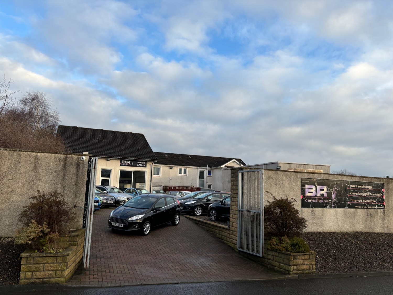 Used Ford Fiesta 2017 for sale - 76849697: Photo 2