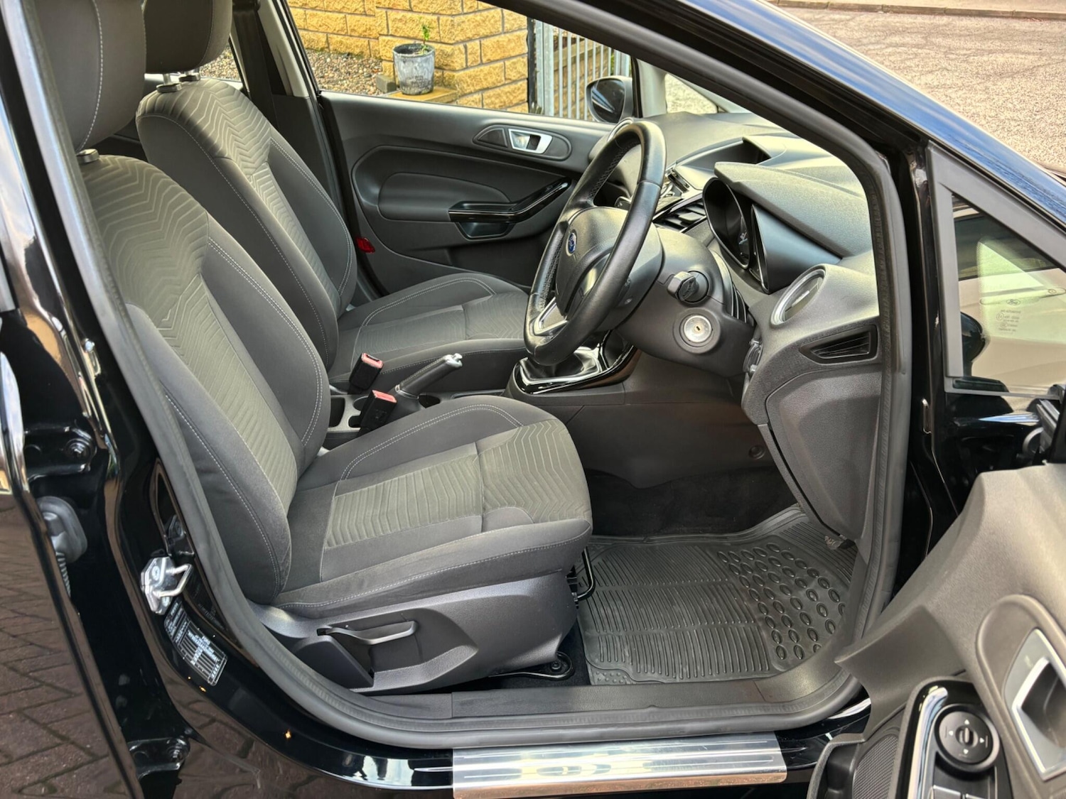 Used Ford Fiesta 2017 for sale - 76849697: Photo 24