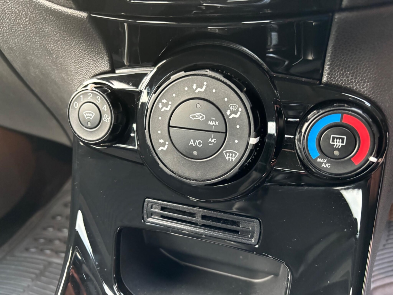 Used Ford Fiesta 2017 for sale - 76849697: Photo 40