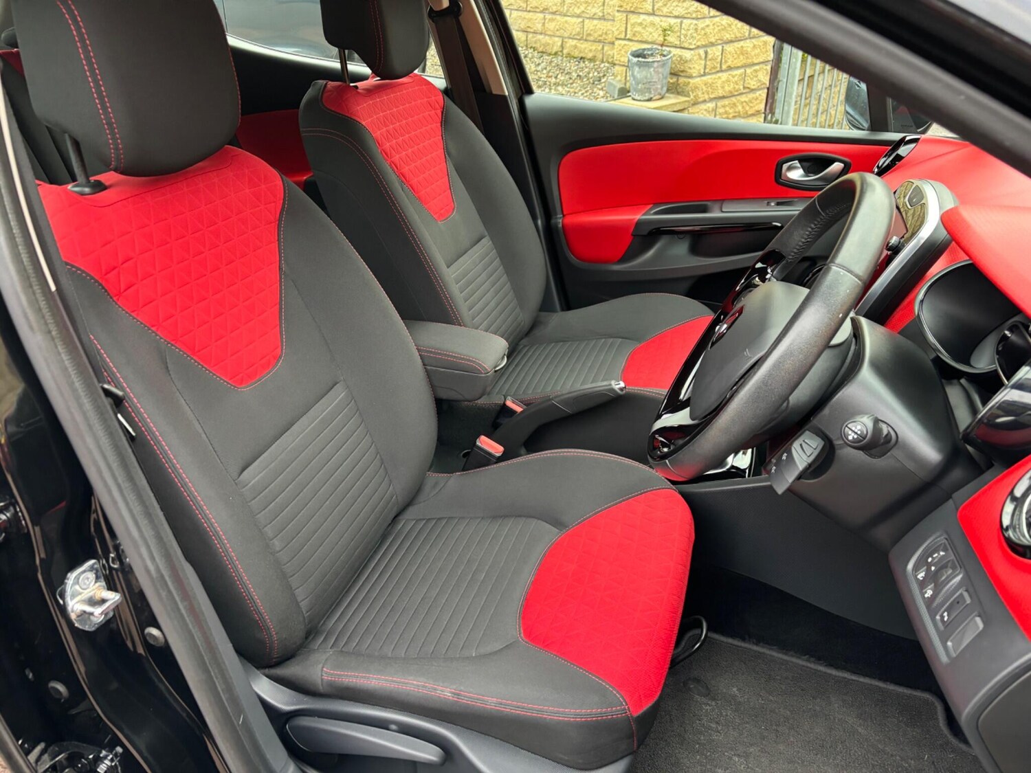 Used Renault Clio 2015 for sale - 76179731: Photo 29