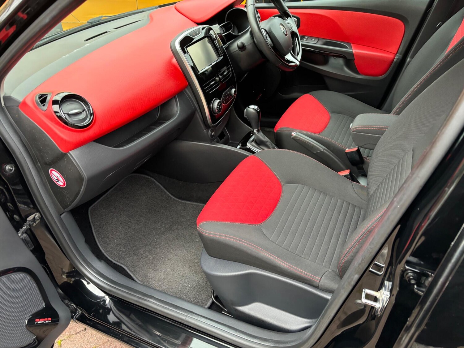 Used Renault Clio 2015 for sale - 76179731: Photo 30