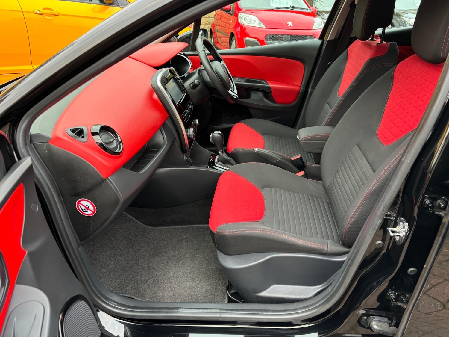 Used Renault Clio 2015 for sale - 76179731: Photo 31