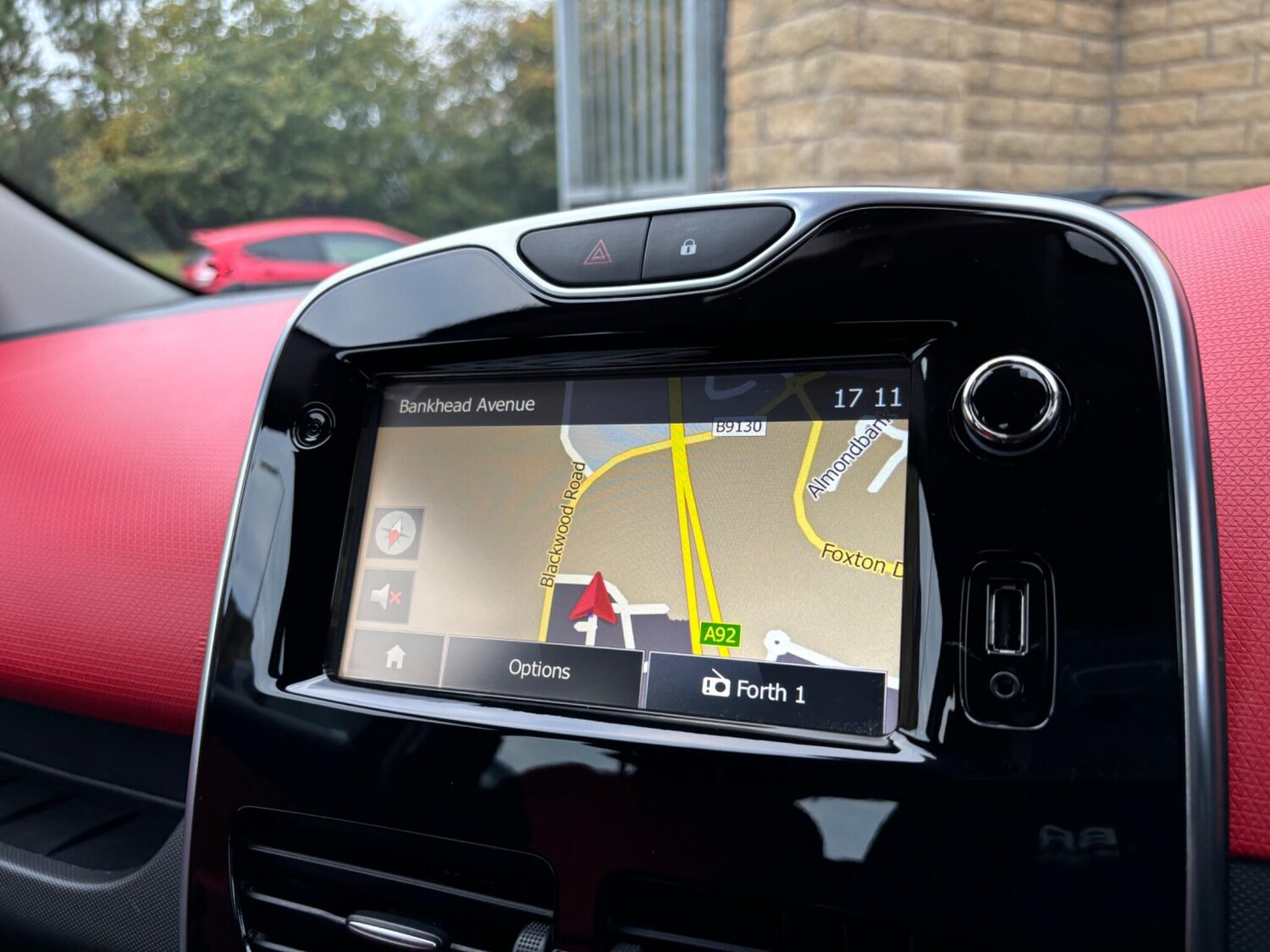 Used Renault Clio 2015 for sale - 76179731: Photo 40