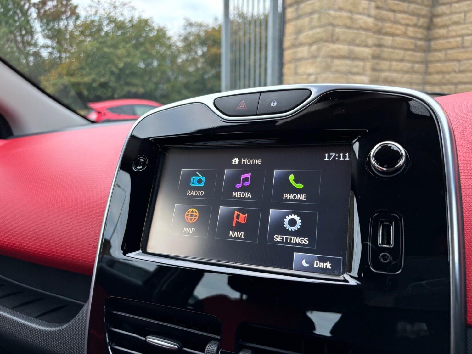 Used Renault Clio 2015 for sale - 76179731: Photo 41