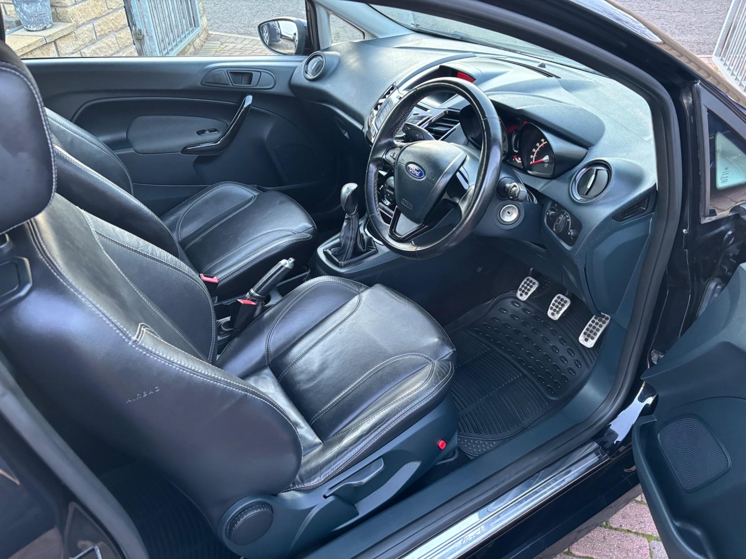 Used Ford Fiesta 2011 for sale - 76990956: Photo 27