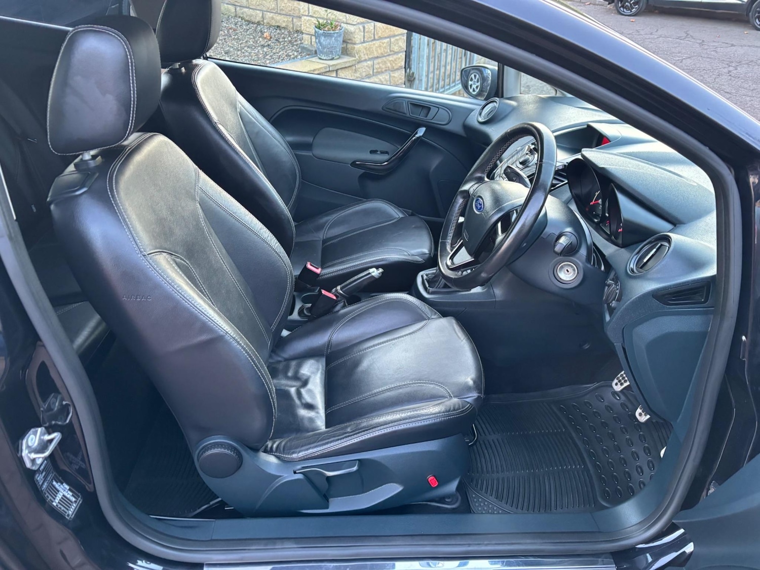 Used Ford Fiesta 2011 for sale - 76990956: Photo 28