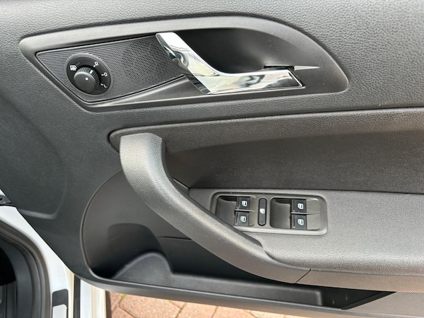Used Skoda Yeti 2015 for sale - 74070073: Photo 44
