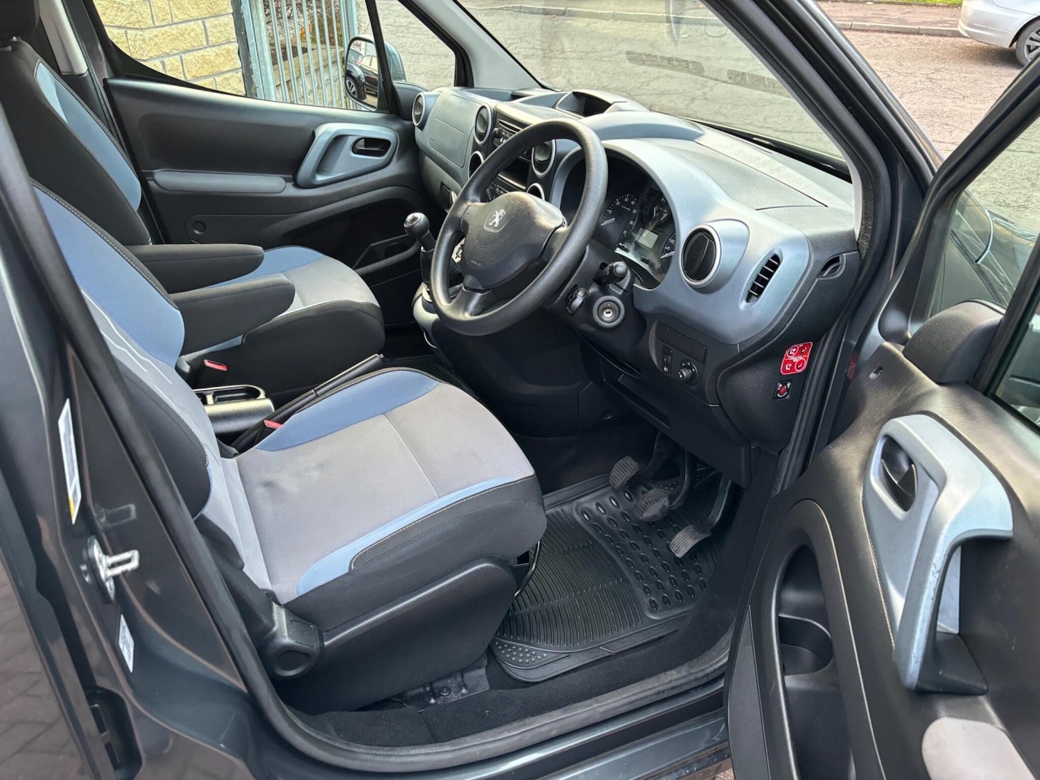 Used Peugeot Partner Tepee 2014 for sale - 76701699: Photo 23