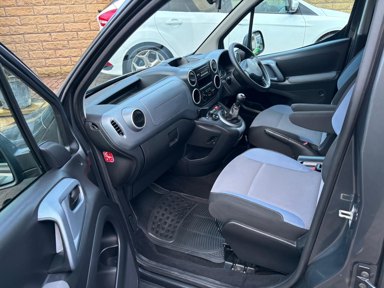 Used Peugeot Partner Tepee 2014 for sale - 76701699: Photo 26