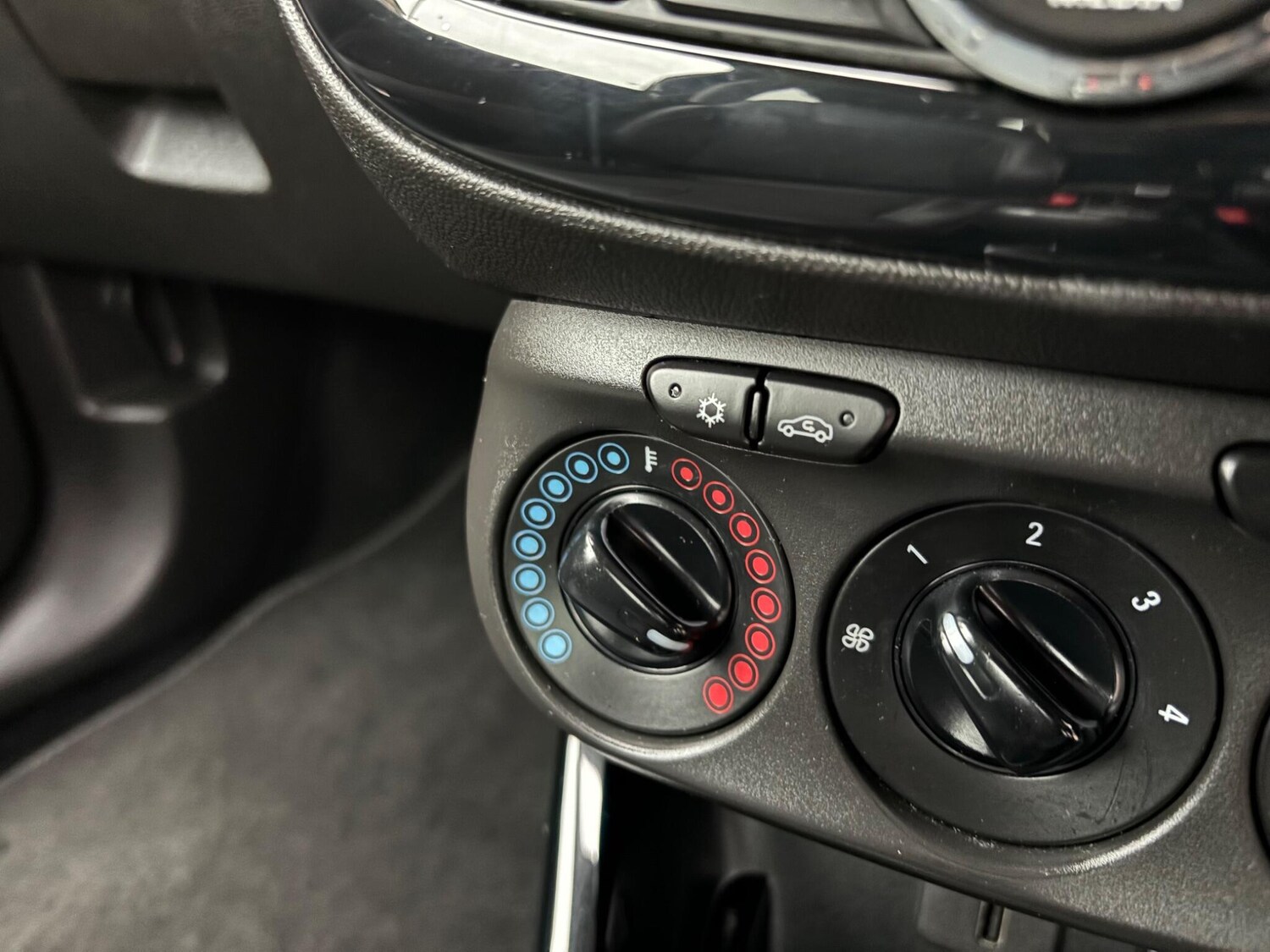 Used Vauxhall ADAM 2015 for sale - 76174929: Photo 42