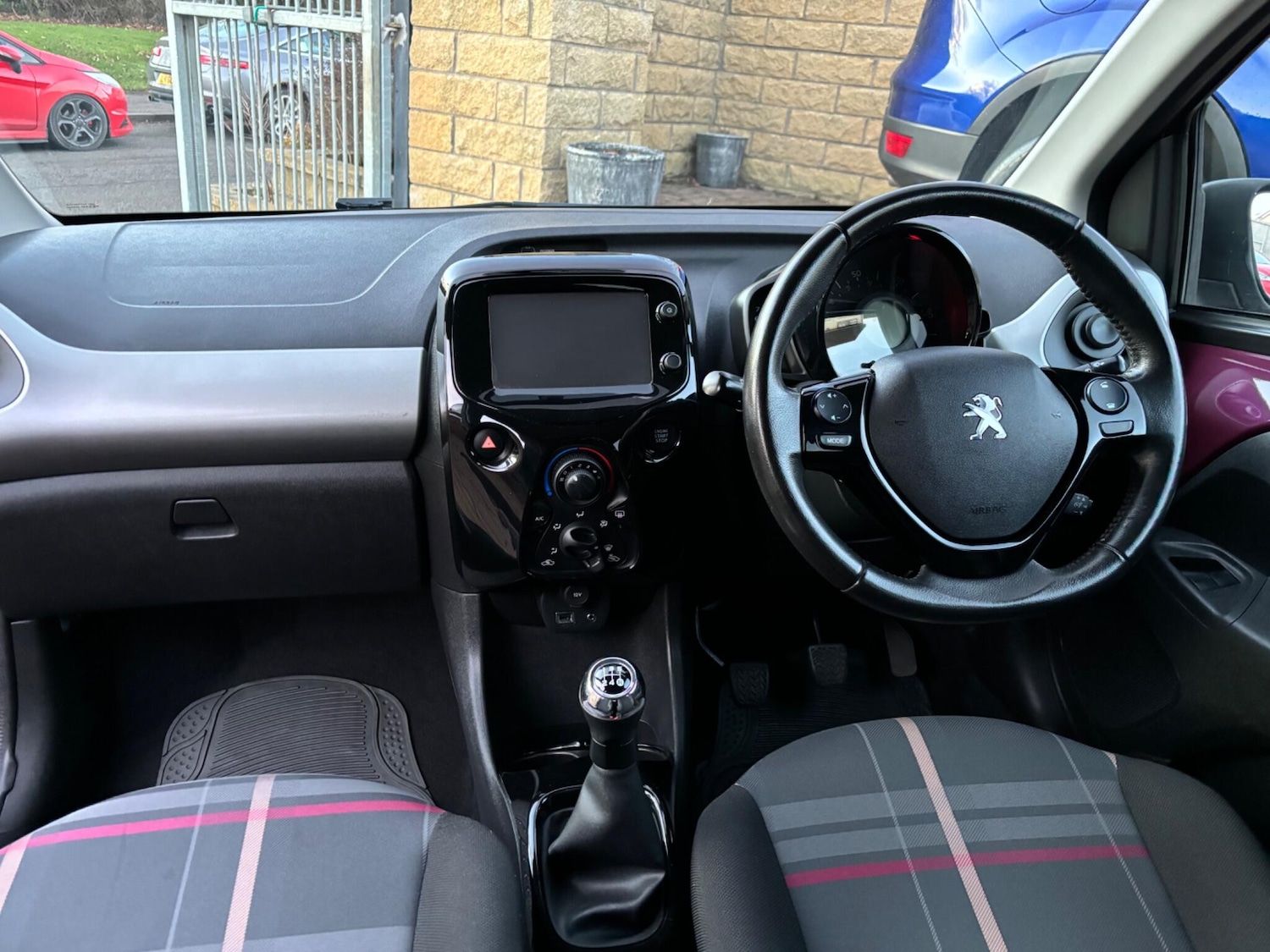 Used Peugeot 108 2015 for sale - 76942399: Photo 21