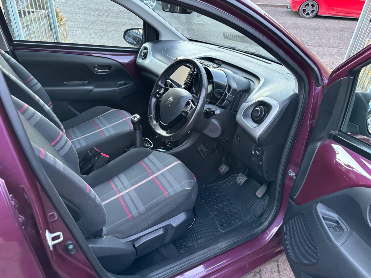 Used Peugeot 108 2015 for sale - 76942399: Photo 22