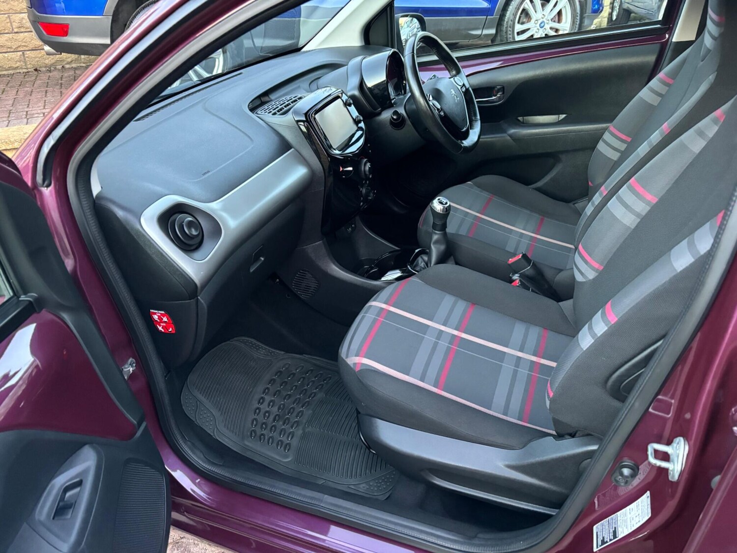 Used Peugeot 108 2015 for sale - 76942399: Photo 25