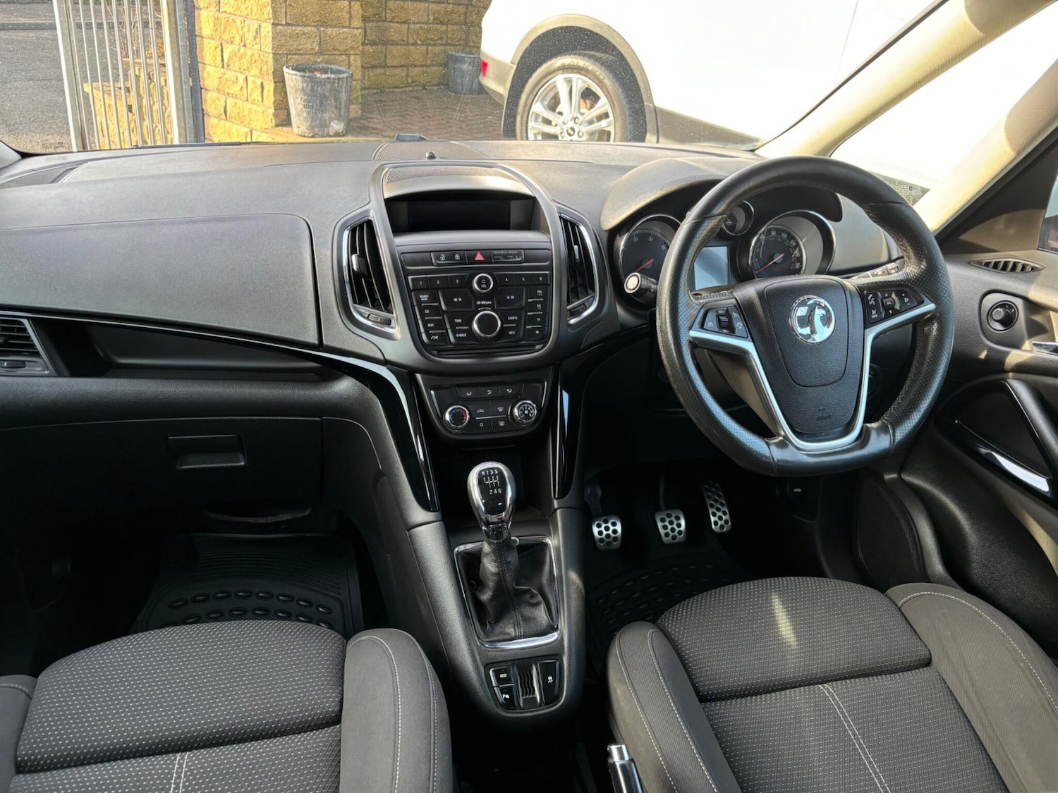 Used Vauxhall Zafira Tourer 2015 for sale - 77537721: Photo 19
